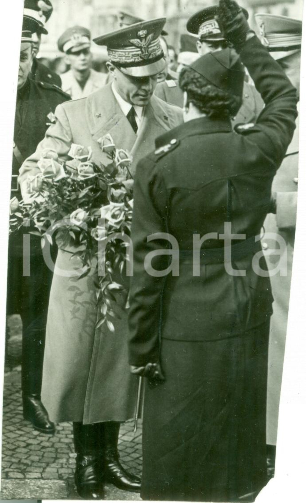 Fotografia d epoca originale 1939 MILANO Fiori per compleanno del Duca di BERGAMO Foto DANNEGGIATA 1