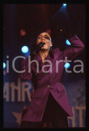35mm vintage slide* 1990 ca MILAN Kim APPLEBY British singer-songwriter (16)