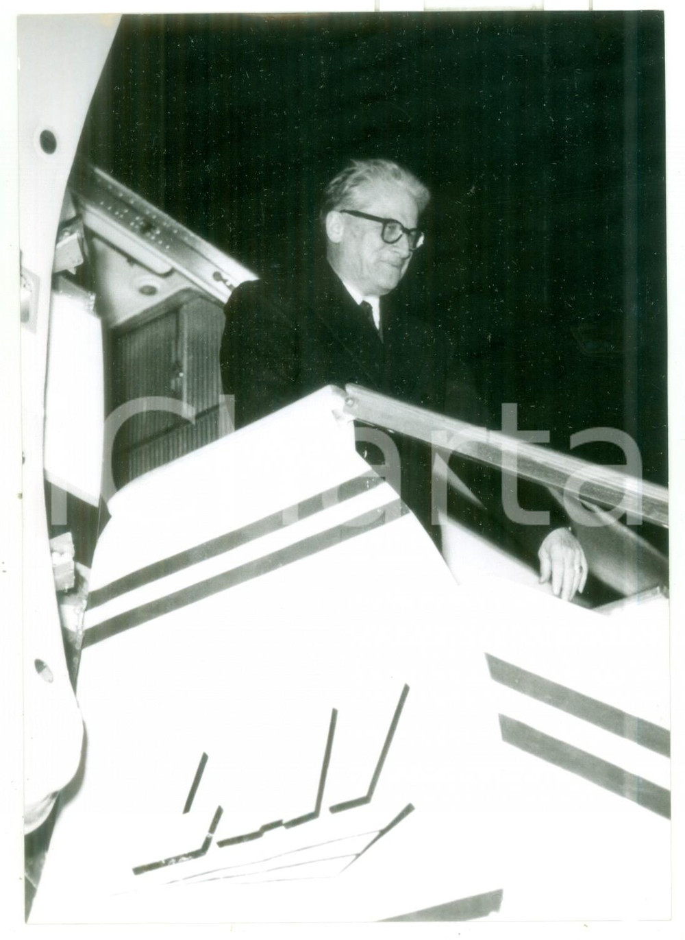 1956 ROMA Aeroporto Ciampino - Giovanni GRONCHI saluta da aereo LAI - Fotografia