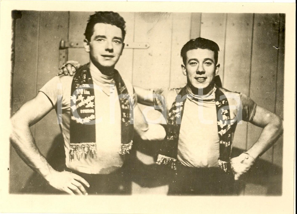 Fotografia d epoca originale 1930 ca FRANCIA CICLISMO Corridore Roger PEIX dopo una gara Foto 18x13 cm 1