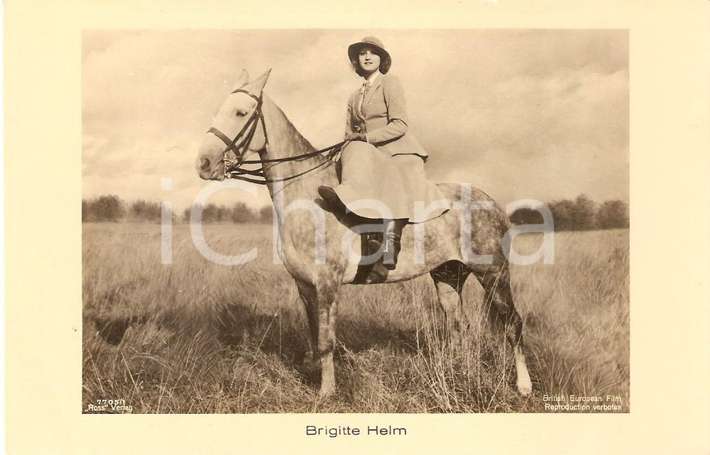 Cartolina originale da collezione 1930 ca CINEMA Attrice Brigitte HELM monta a cavallo *Cartolina FP NV 1