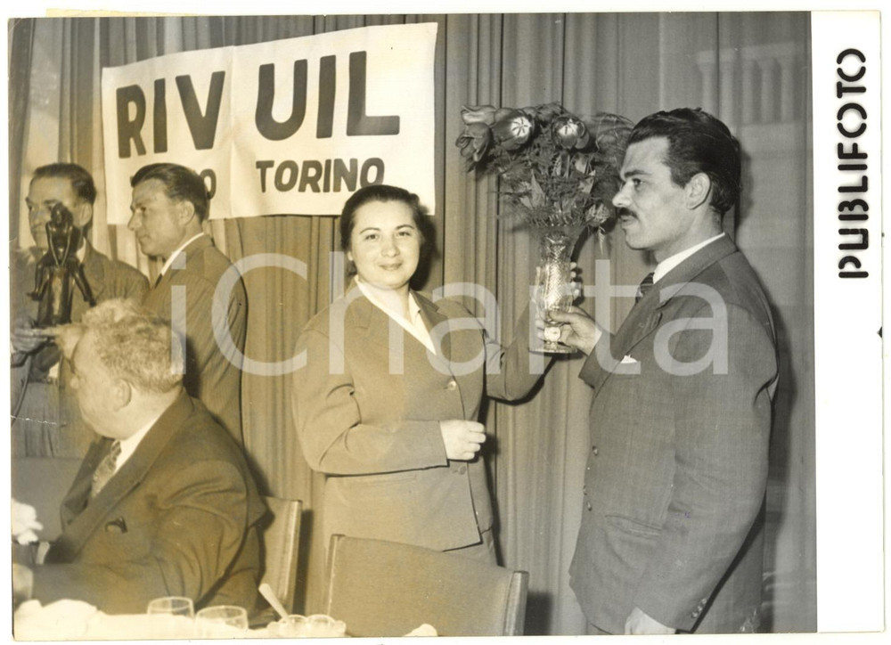 1957 NAPOLI Cerimonia per operai RIV dopo lo sbarco dalla "Cristoforo Colombo"