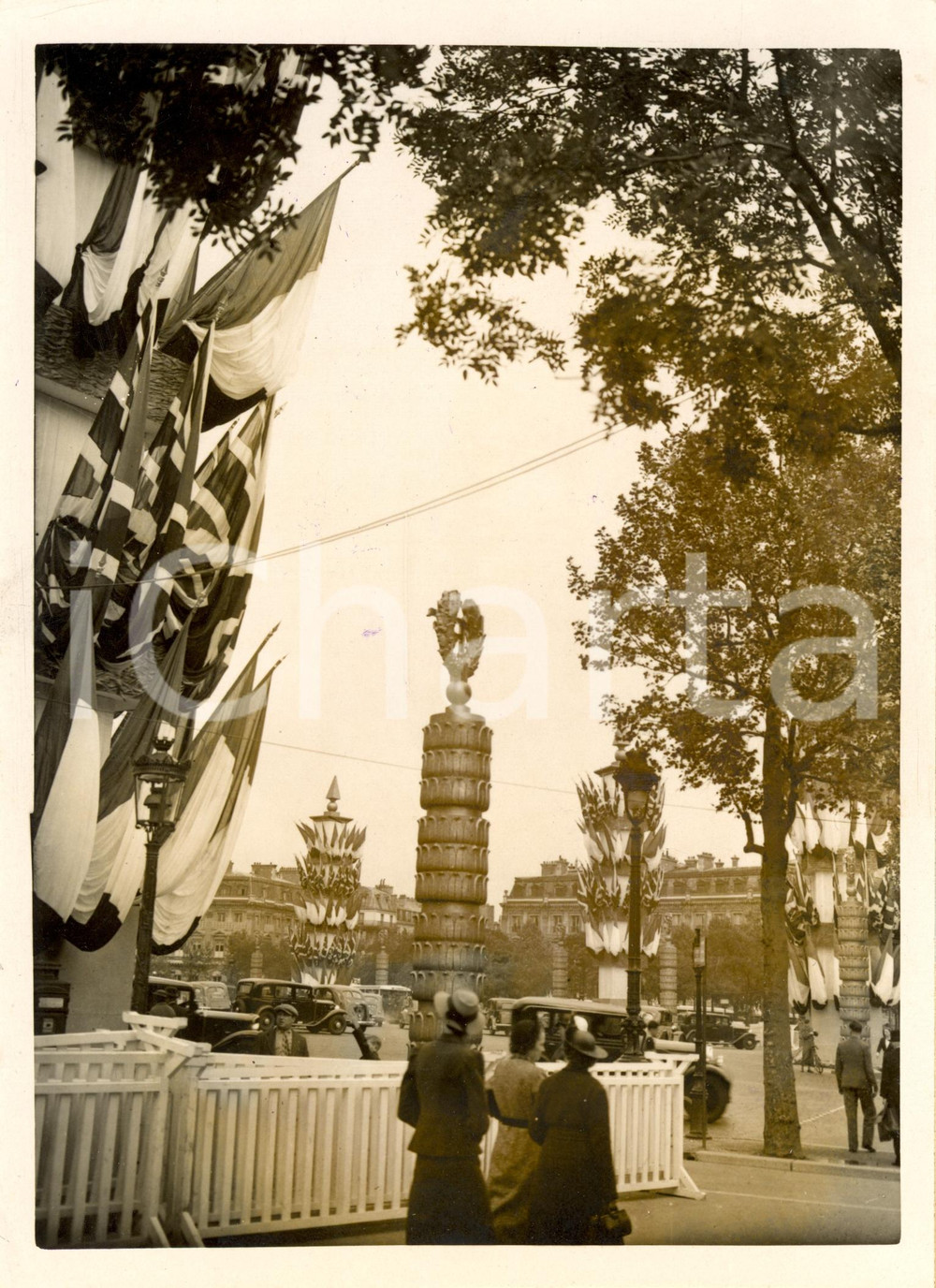 Fotografia d epoca originale 1938 PARIGI F Bandiere addobbano strade per visita Sovrani BRITANNICI Foto 1