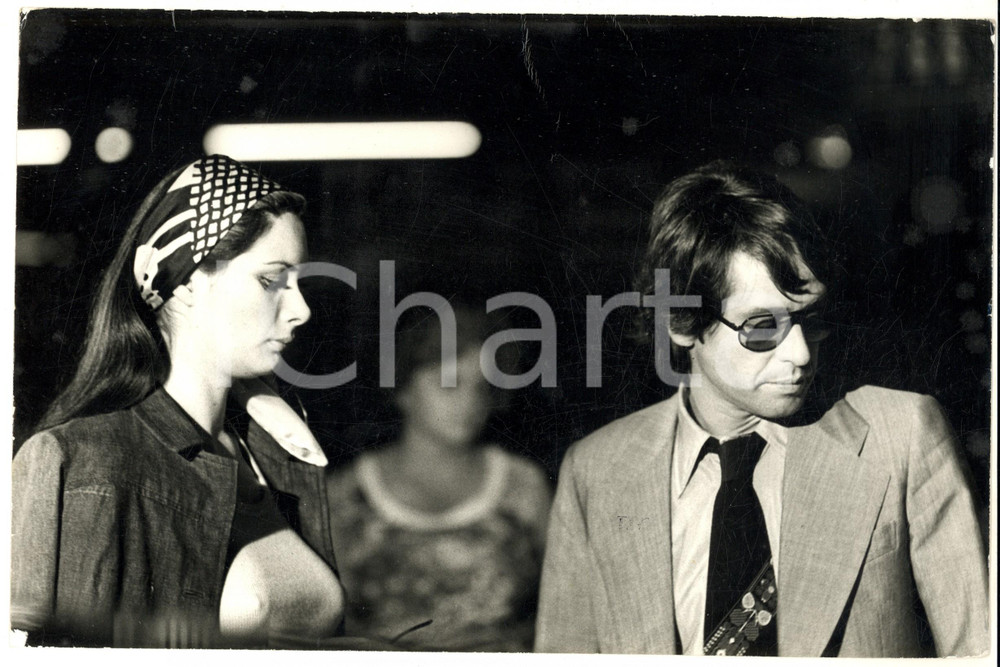 1973 Corrado PANI Edwige FENECH sul set "Anna, quel particolare piacere" Foto 2 Fotografia d'epoca. CONDIZIONI: FAIR (lievi piegature al margine superiore)FORMATO: 30x20 cm    originale e autentica 1