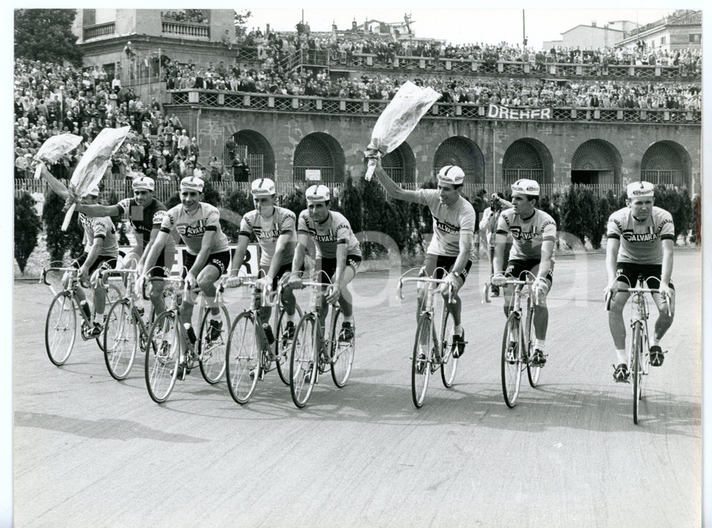 1967 CICLISMO GIRO D'ITALIA Milano - Felice GIMONDI - Vittoria squadra SALVARANI