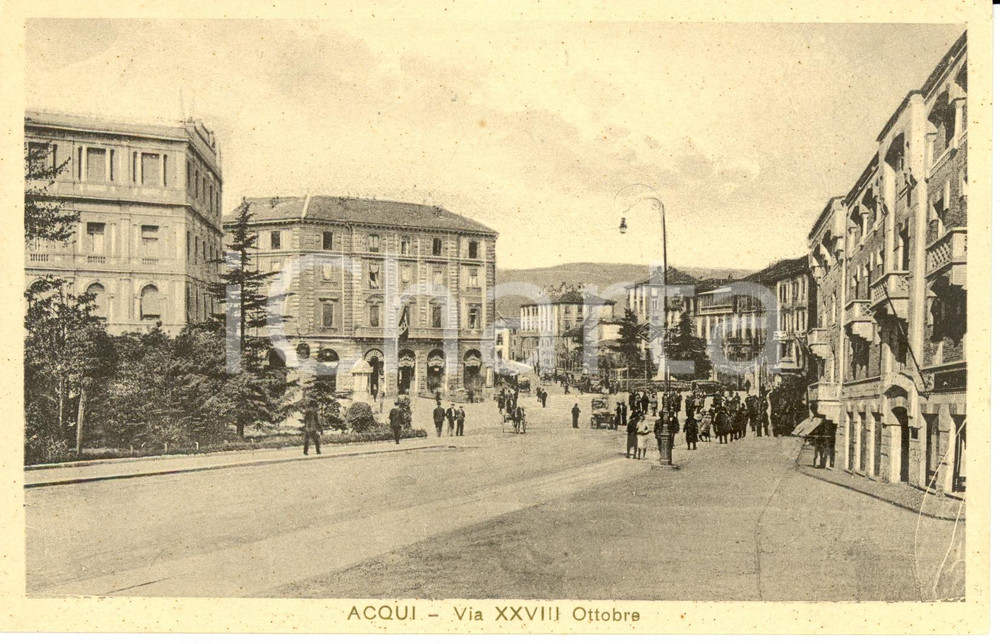Cartolina originale da collezione 1930 ca ACQUI TERME AL Veduta via XXVIII OTTOBRE Cartolina ANIMATA  FP NV 1