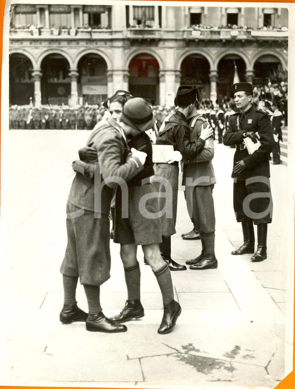 Fotografia d epoca originale 1936 MILANO Piazza DUOMO Rito LEVA FASCISTA davanti autoritÃ  Fotografia 1