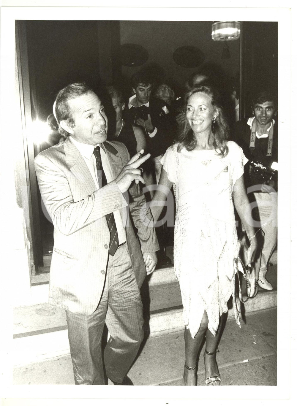 1984 VENEZIA - CINEMA Arrivo di Ben GAZZARA con la moglie Elke *Foto 18x24 cm
