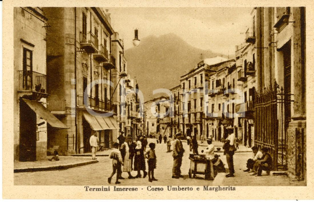 Cartolina originale da collezione 1935 ca TERMINI IMERESE PA Folla in Corso UMBERTO E MARGHERITA Cartolina FP NV 1
