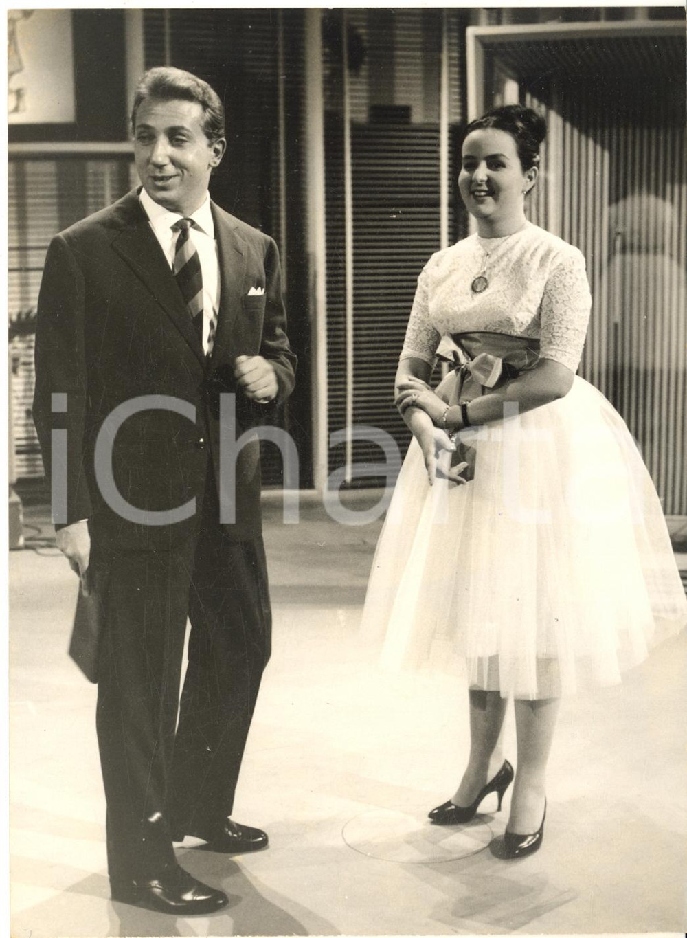 1959 LASCIA O RADDOPPIA? Mike BONGIORNO e la concorrente Maria Grazia FALCIANI