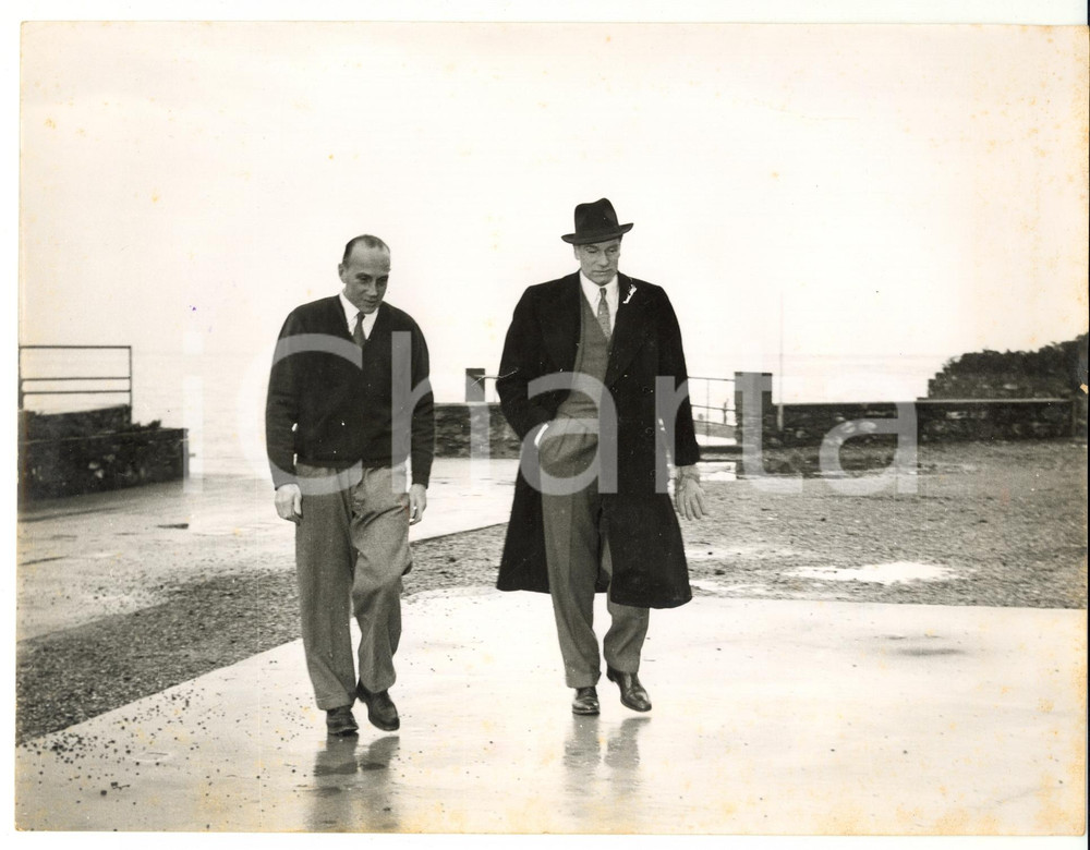 Fotografia d epoca originale 1956 SANTA MARGHERITA LIGURE Attore Laurence OLIVIER con William TURNER WALTON 1