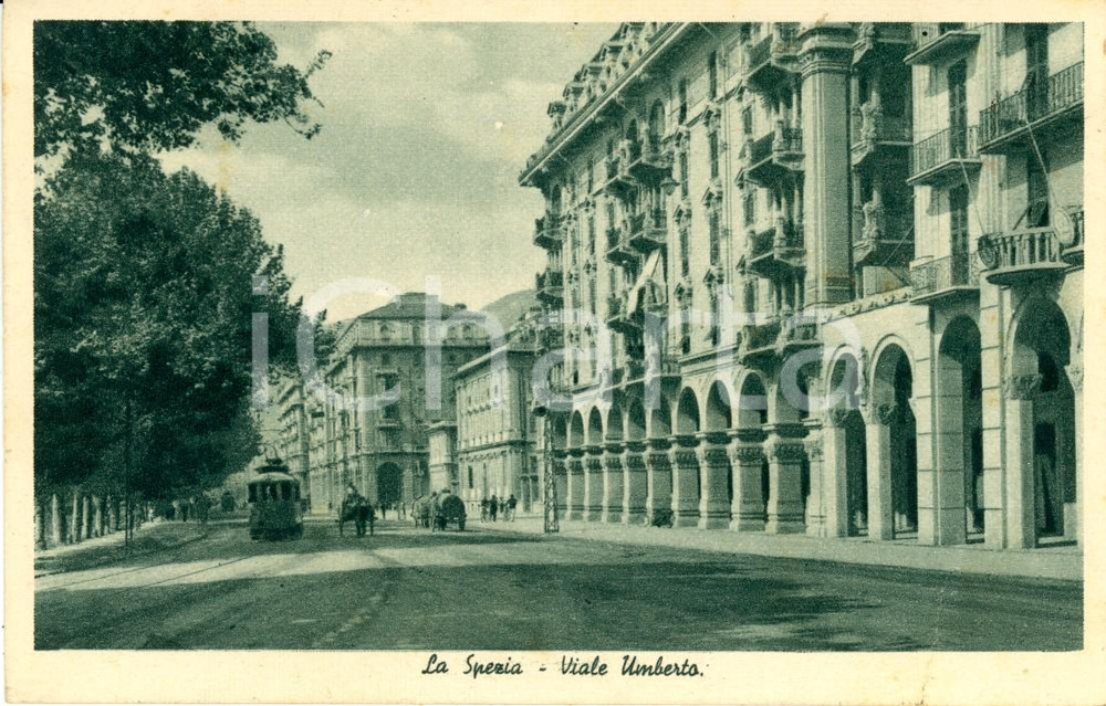 Cartolina originale da collezione 1945 ca LA SPEZIA Veduta di viale UMBERTO con tram e carrozze *Cartolina FP VG 1