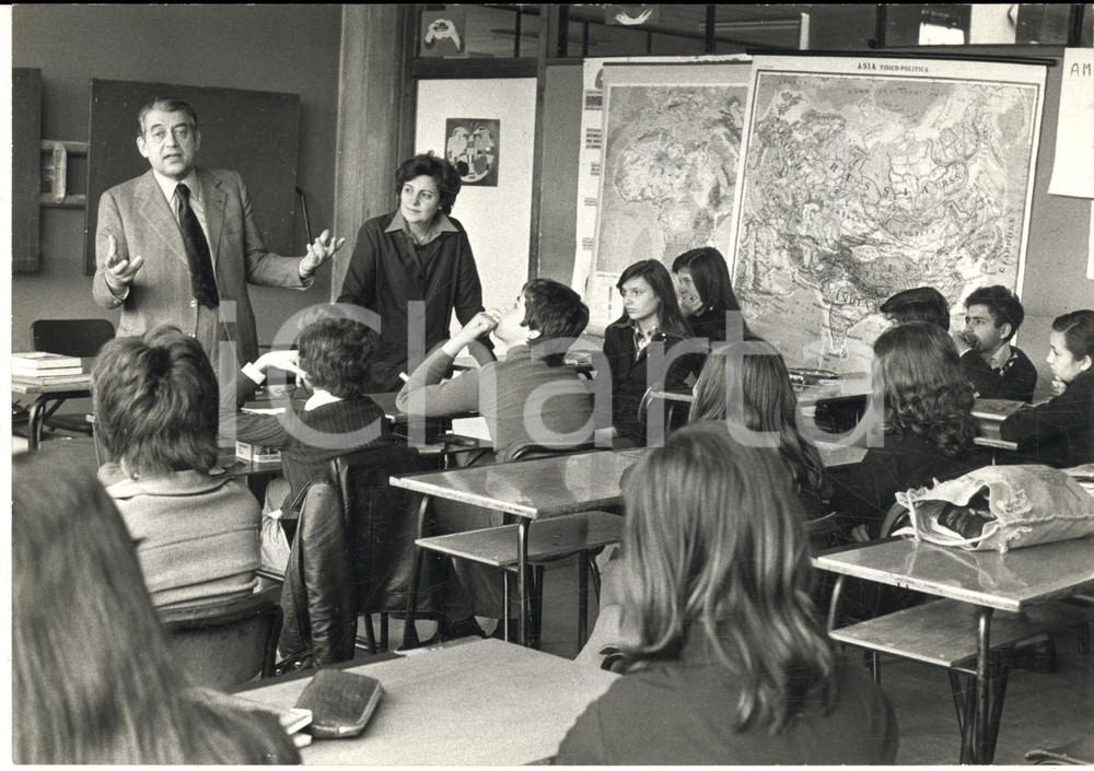 1975 CINISELLO BALSAMO Scrittore Carlo SILVA incontra alunni delle scuole medie