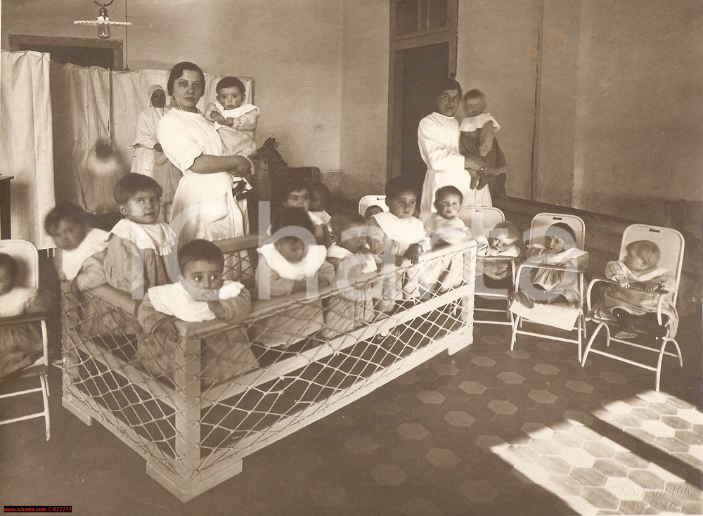 Fotografia d epoca originale 1933 PADOVA Balie e bambini per la Giornata della MaternitÃ  Fotografia 1