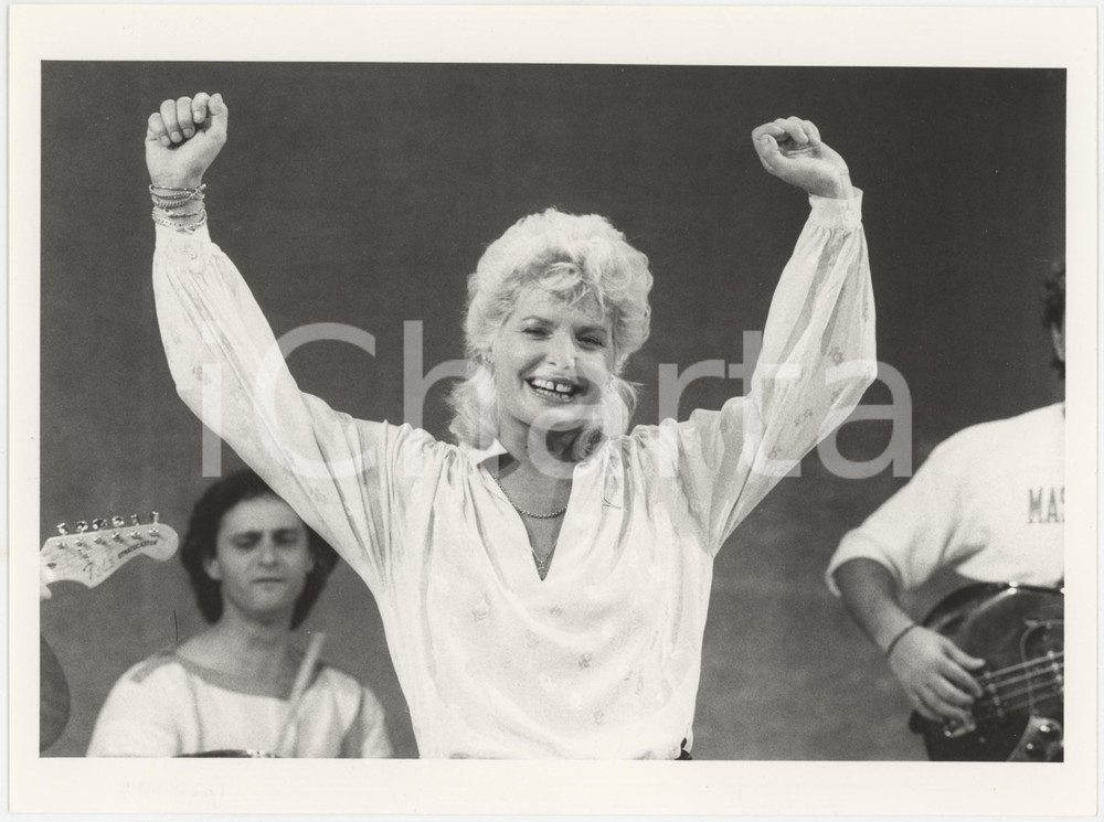 Fotografia d epoca originale 1980 ca ITALIA  MUSICA Giovanna NOCETTI Ritratto cantante  Foto 24x18 cm 1