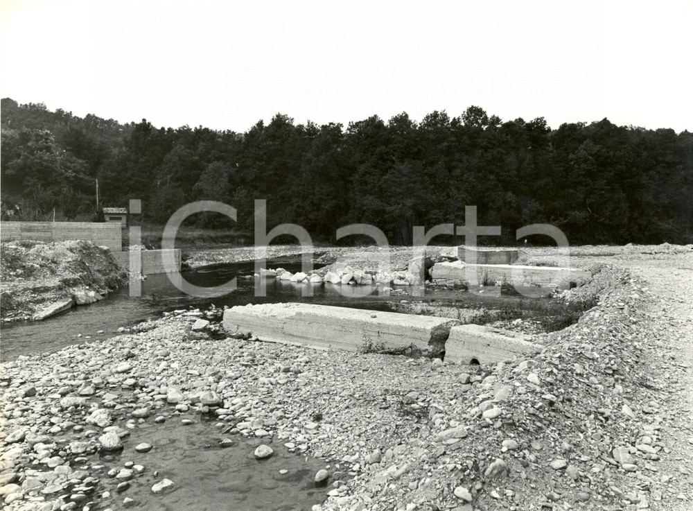 Fotografia d'epoca originale 1970 ca GODIASCO (PV) Torrente STAFFORA con resti di vecchia briglia *Fotografia 1