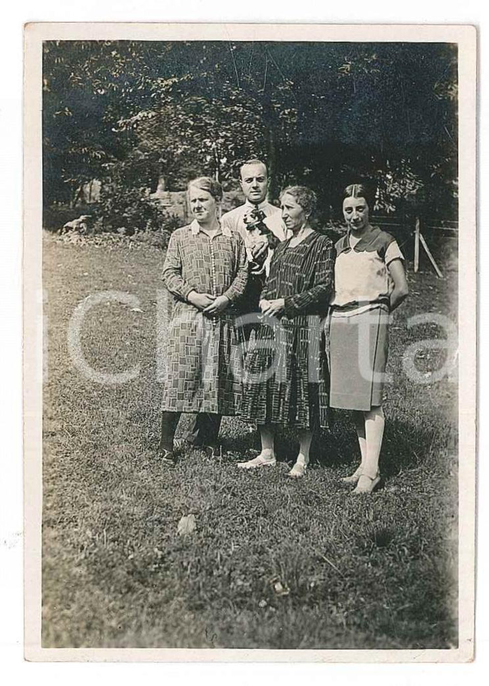 Fotografia d epoca originale Agosto 1928 GIGNESE VB PARUSCIOLA  Gruppo sul prato 3 Foto 6x8 cm 1