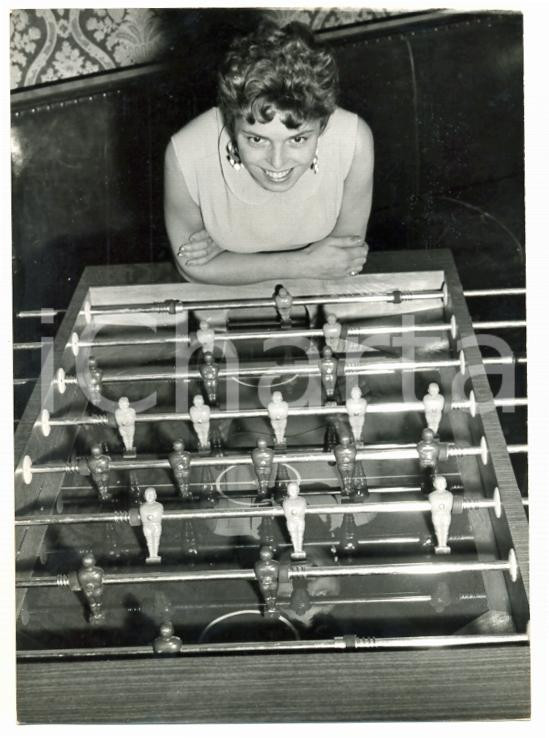 Fotografia d epoca originale TORINO Maria Luisa ROLANDO con calcio balilla  Miss Torino Foto 1