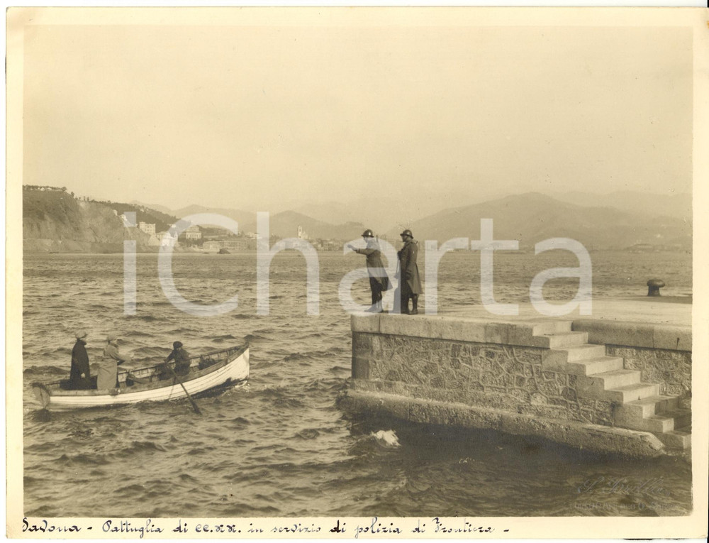 Fotografia d epoca originale 1930 SAVONA Polizia portuaria vigila frontiera marina 1