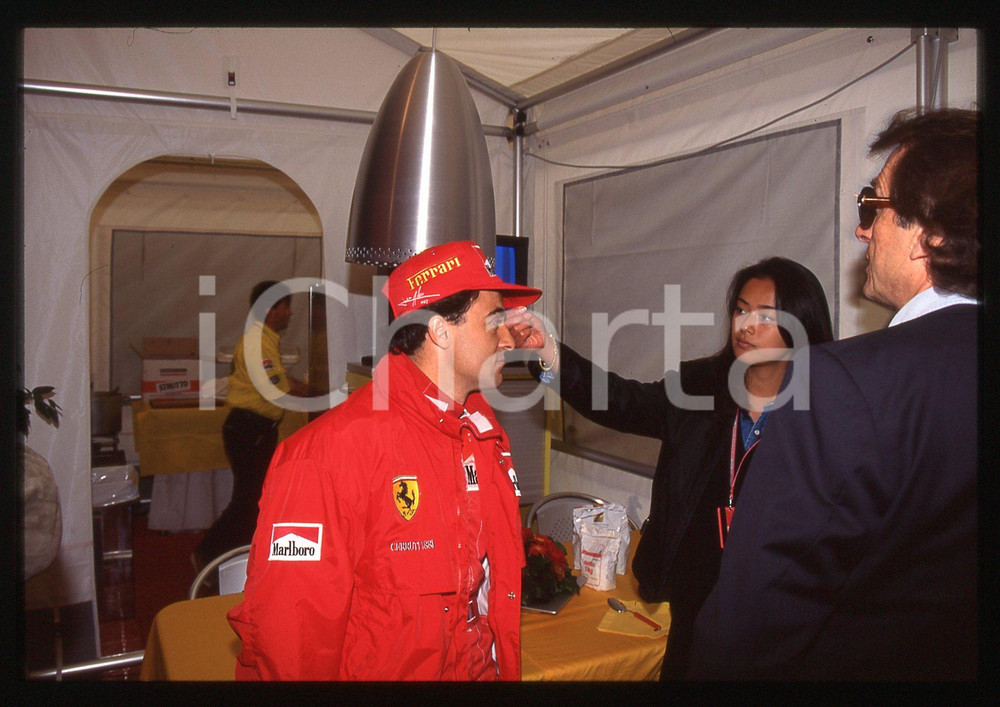 35mm vintage slide* 1995 GP SAN MARINO Jean ALESI con Kumiko GOTO (28)