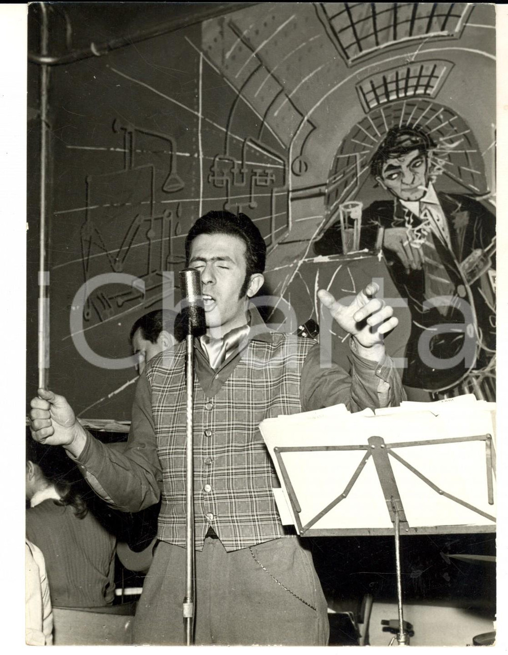 Fotografia d epoca originale 1960 ca TORINO SPETTACOLO Un cantante in esibizione dal vivo Foto NELLY 13x18 1