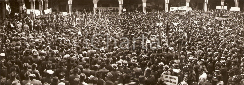 Fotografia d epoca originale 1938 MILANO Folla nel Cortile della ROCCHETTA per discorso del DUCE Foto doppia 1
