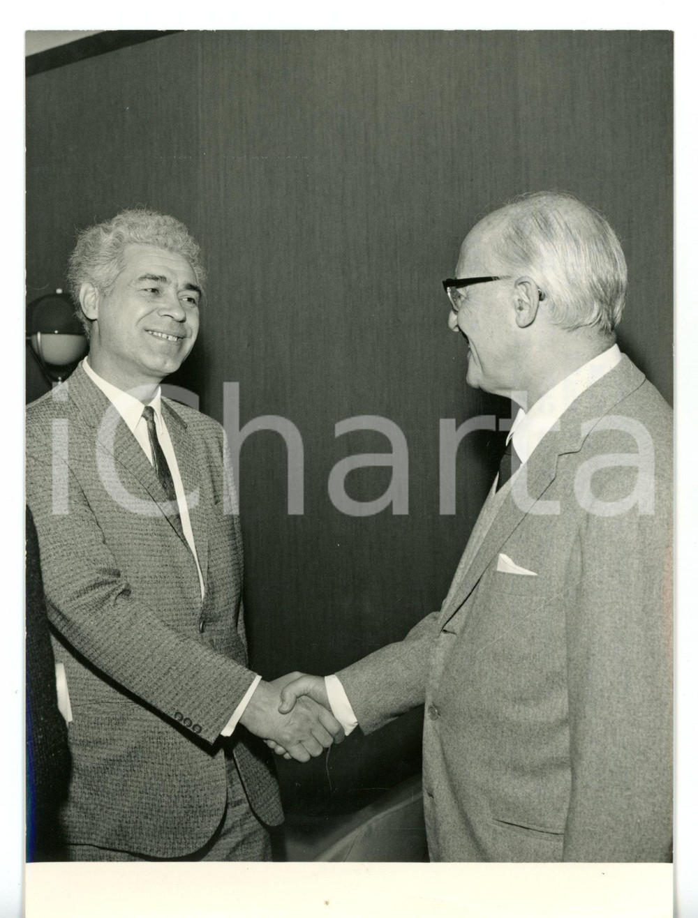 1968 MILANO - MIFED Michele Guido FRANCI stringe la mano a Mikhail ALEKSANDROV
