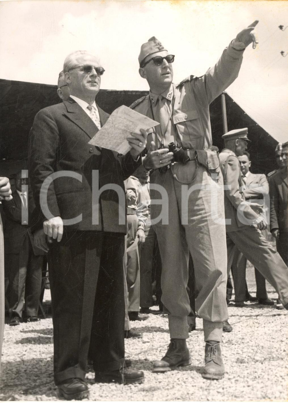 1955 POTENZA Giovanni GRONCHI visita Divisione PINEROLO con il gen. MANCINELLI