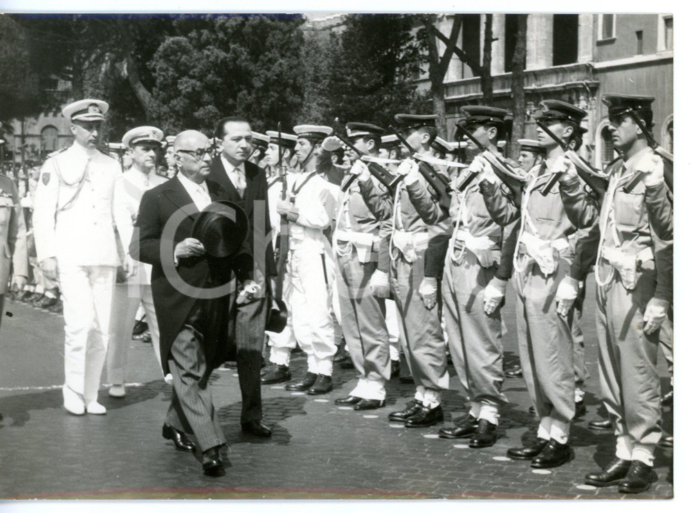 1959 ROMA Celâl BAYAR con Giulio ANDREOTTI durante rivista militare *Foto 18x13