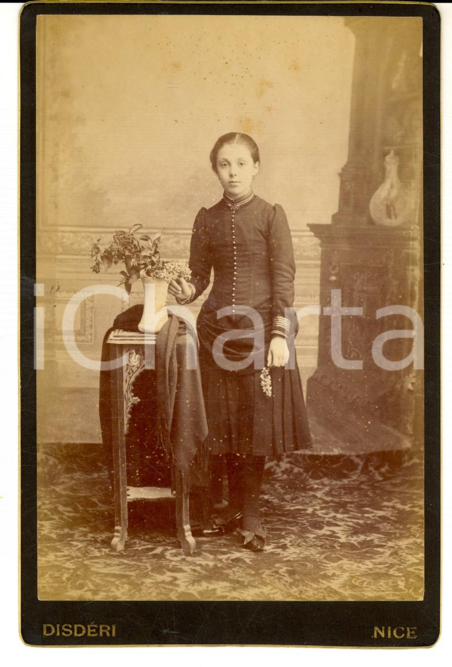 Fotografia d'epoca originale 1890 ca NICE (F) Ritratto di bambina con vaso di fiori *Foto DISDERI 11x16 cm 1