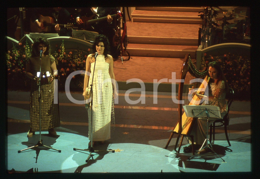 35mm vintage slide* 1994 SANREMO Valeria e Tina NICOLETTA delle PAIDEJA (1)