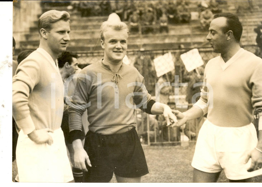 Fotografia d epoca originale 1955 CALCIO INTERLAZIO Lennart SKOGLUND Arne SELMOSSON Attilio GIOVANNINI Foto 1