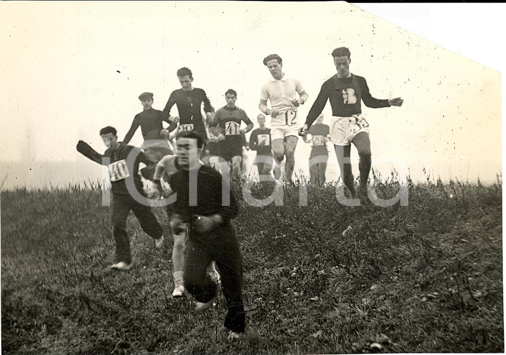Fotografia d'epoca originale 1936 MILANO Il cross del GUF Ugo PEPE vinto da SASSI 1
