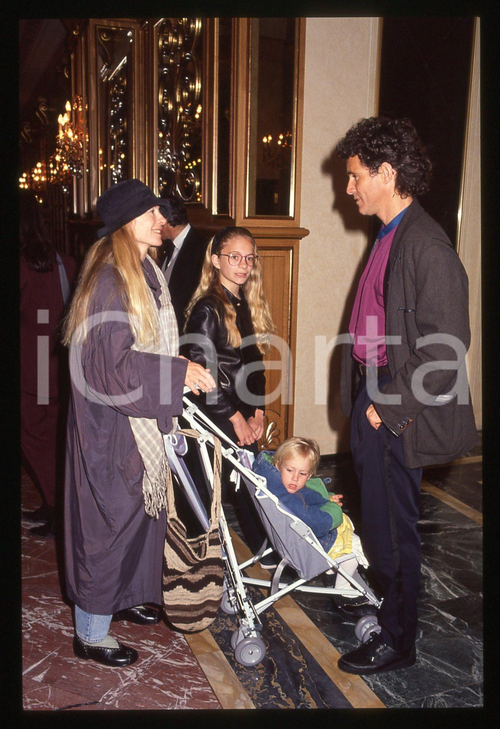 35mm vintage slide* 1991 MILANO Michael ONTKEAN Jamie SMITH JACKSON con figlie 4