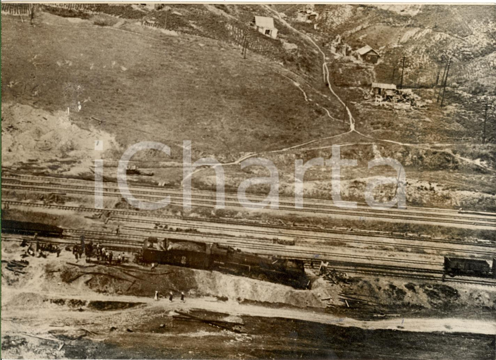 Fotografia d epoca originale 1940 ca WW2 Treno SOVIETICO rifornimenti bellici deraglia colpito da LUFTWAFFE 1