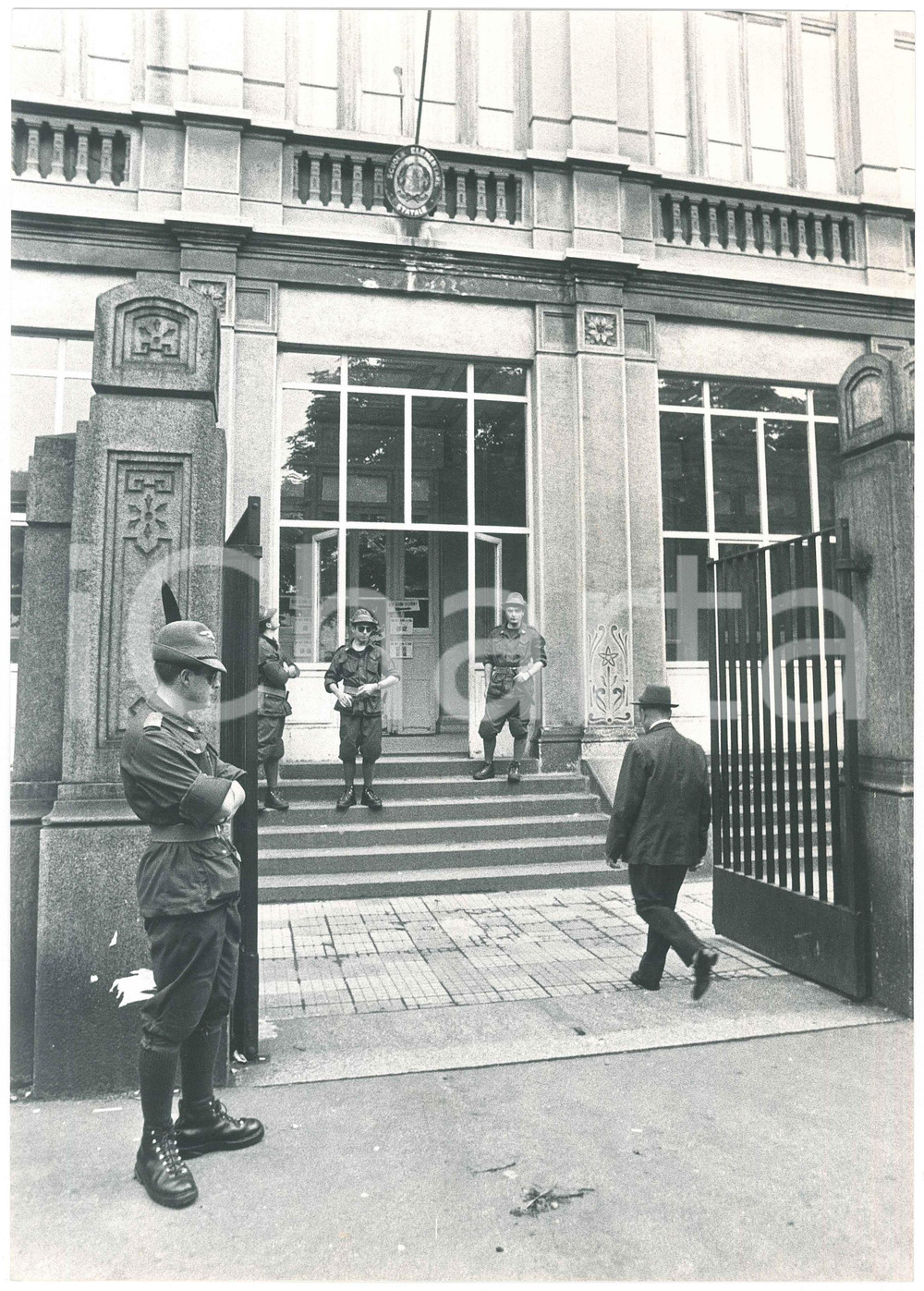 Fotografia d epoca originale 1978 MILANO Seggio PORTA NUOVA  Referendum finanziamento ai partiti  Ingresso 1