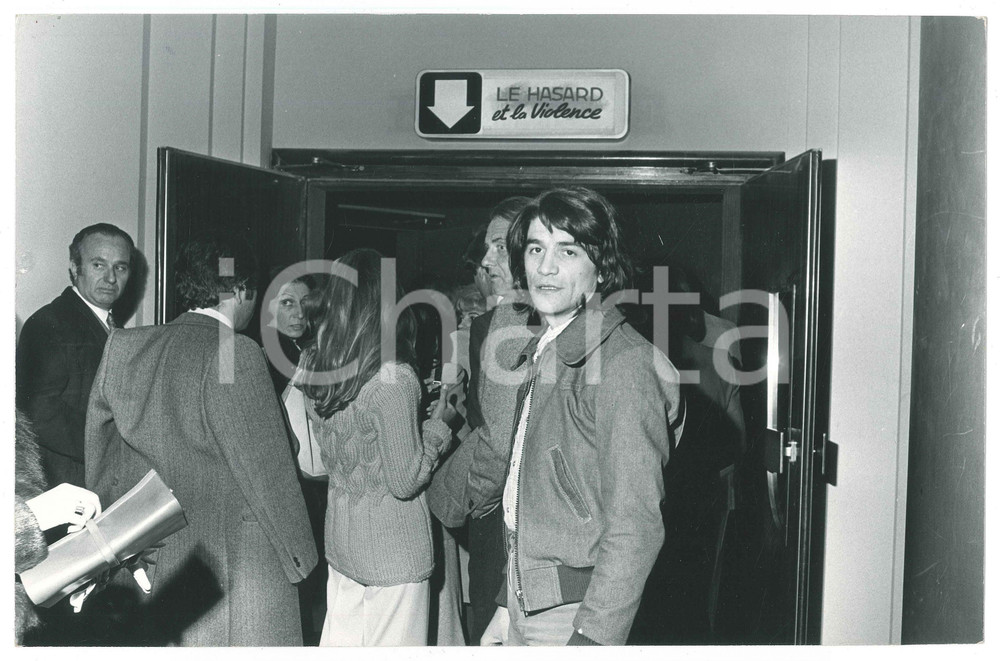 Fotografia d epoca originale 1974 PARIS Film Le hasard et la violence   DRUPI alla prima  Foto 30x20 cm 1