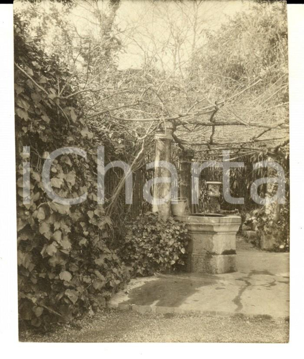 Fotografia d epoca originale 1920 ca AREA LOMBARDA Scorcio pittoresco di un cortile Fotografia 8x10 cm 1