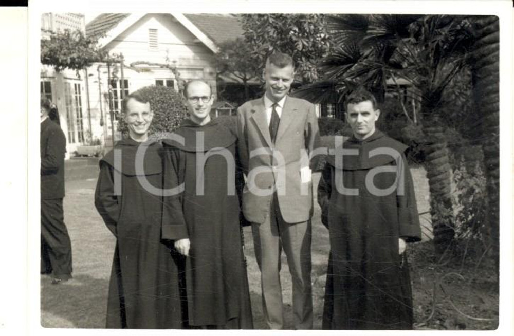 Fotografia d'epoca originale 1958 TOKYO KAMINOGE Francesco MELZI D'ERIL con missionari italiani ^Foto 9x6 cm 1