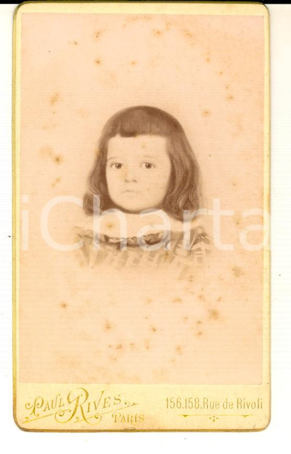 Fotografia d epoca originale 1880 ca PARIS Rue de Rivoli  Ritratto di bambina Foto Paul RIVES CDV 1