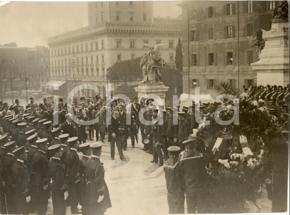 Fotografia d epoca originale 1931 ROMA Ufficiali Accademia Navale GIAPPONESE omaggio al Milite Ignoto Foto 1