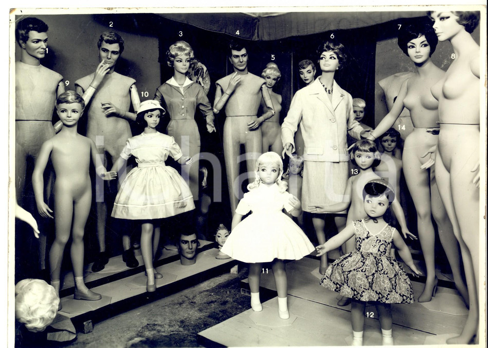 Fotografia d'epoca originale 1950 ca MILANO (?) Magazzino di una fabbrica di manichini *Fotografie 1