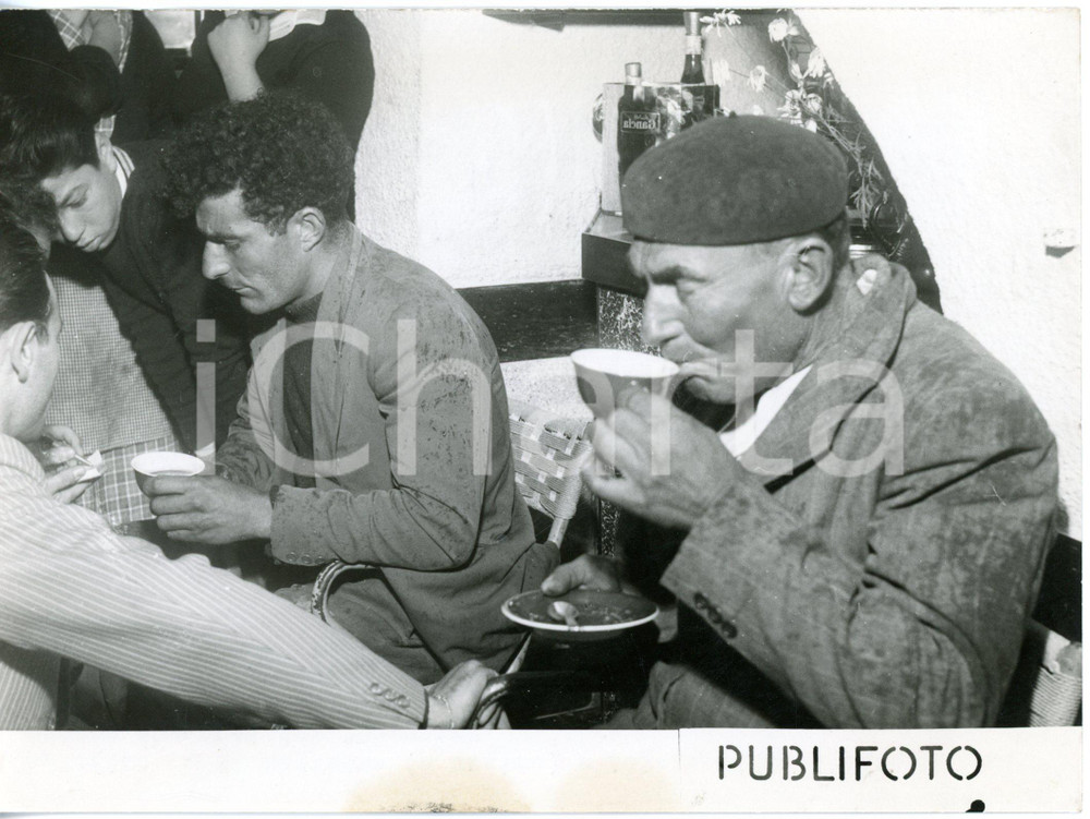 1954 PORTOFINO Domenico SANTOLO e superstiti del naufragio nave "San Silverio" 