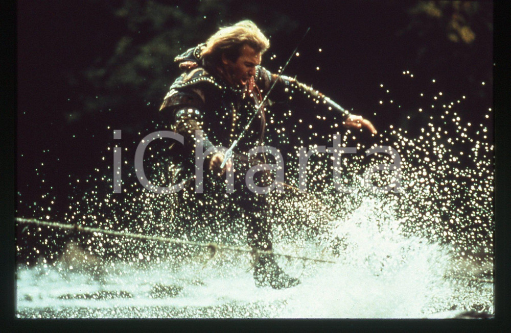 35mm vintage slide* 1991 ROBIN HOOD Kevin COSTNER in una scena del film (3)