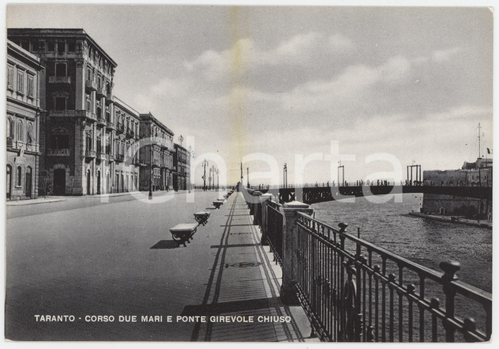 Cartolina originale da collezione 1950 ca TARANTO Corso Due Mari e Ponte Girevole chiuso  Cartolina ANIMATA FG NV 1