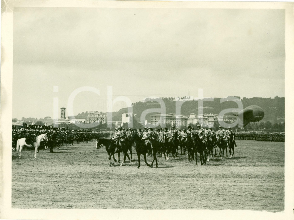Fotografia d epoca originale 1932 ROMA PARIOLI Rivista truppe VITTORIO EMANUELE III dirigibile Foto 1