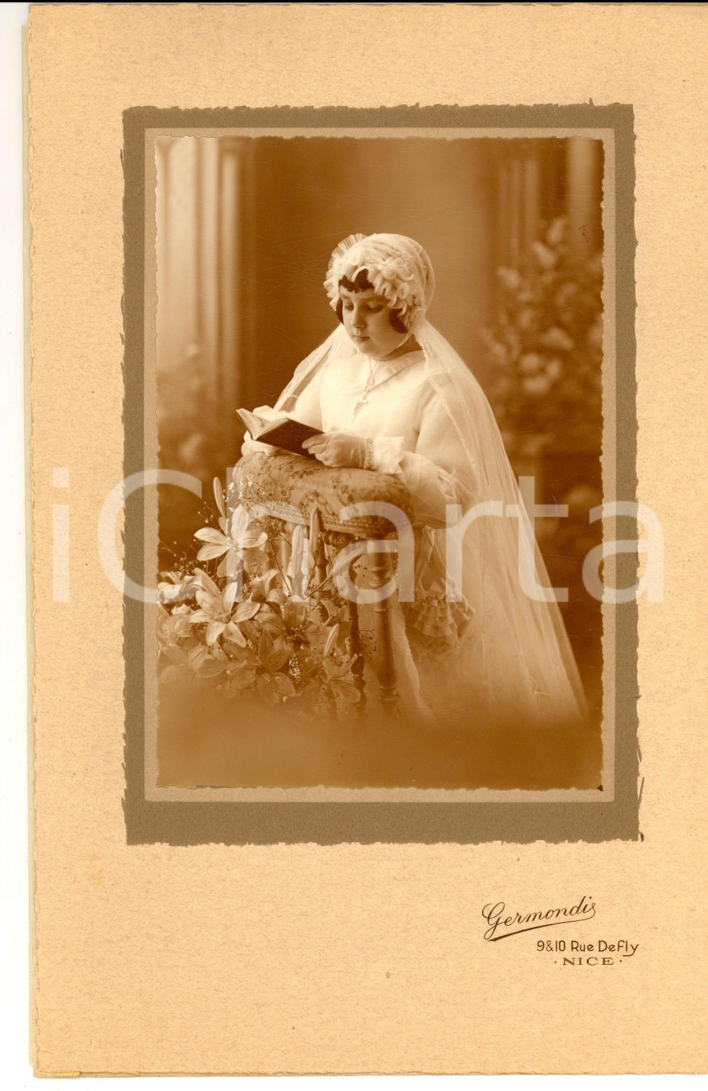 Fotografia d epoca originale 1920 ca NICE F Ritratto di bambina alla Prima Comunione Fotografia GERMONDI 1