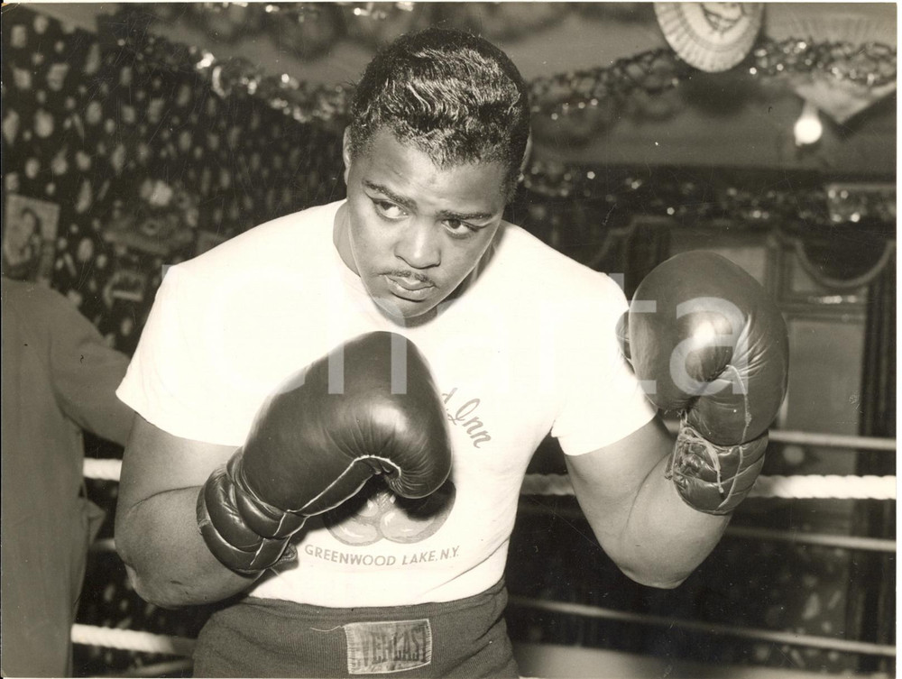 1957 LONDON BOXE Howie TURNER prepares to meet Brian London *Photo 20x15