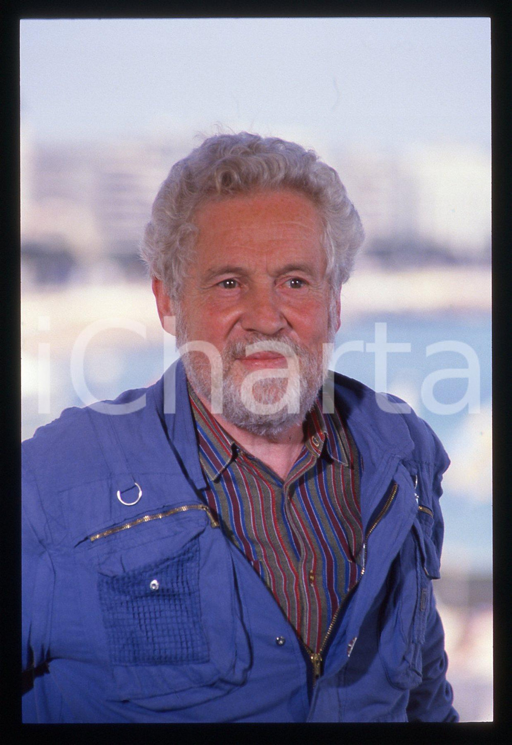 35mm vintage slide* 1988 CANNES Erland JOSEPHSON Ritratto dell'attore (12)  Diapositiva d'epoca, in formato 35 mm.CONDIZIONI: GOOD   Tutti i diritti riservati.E' severamente vietata la riproduzione. ICharta mette in vendita, sul negozio eBay e in esclusiva sul sito "icharta" il proprio archivio composto da numerose diapositive e negativi fotografici d'epoca, tutti originali e autentici, che attraversano la storia del costume italiano tra gli la fine degli anni Sessanta e Novanta.Si tratta di uno sguardo inedito sull'attualit&agrave;, la politica, la vita quotidiana, il gossip e la cultura, che fotografa il cambiamento della nazione in quest'ultimo scorcio del XX secolo. Un'occasione unica per il mercato del collezionismo, che vede finalmente disponibile un archivio eccezionale per vastit&agrave;, tematiche e condizioni, in un settore (il negativo fotografico e la diapositiva) di assoluta novit&agrave; e dalle interessanti prospettive di investimento.  originale e autentica 1