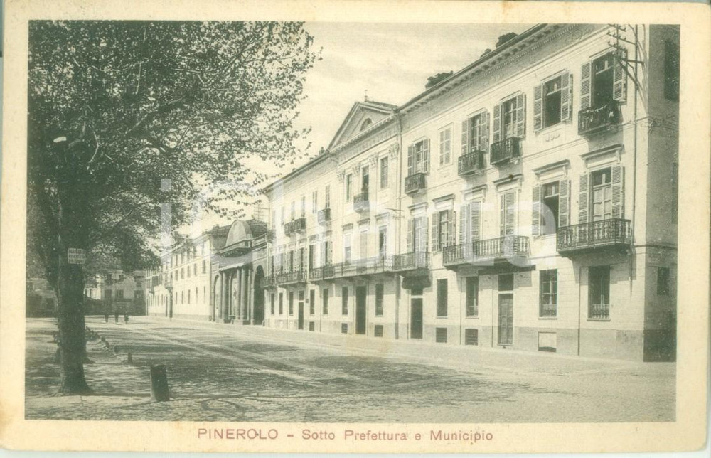 Cartolina originale da collezione 1930 ca PINEROLO TO Palazzo Sottoprefettura e Municipio Cartolina FP VG 1
